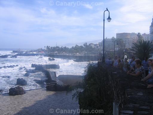 Big waves in Puerto de la Cruz